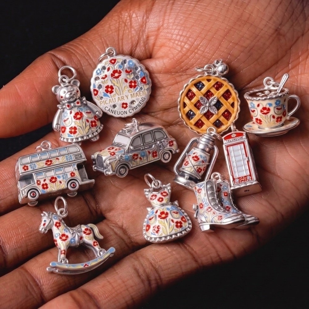 Jewelry Making London - Liontin Kartun Baja Tahan Karat yang